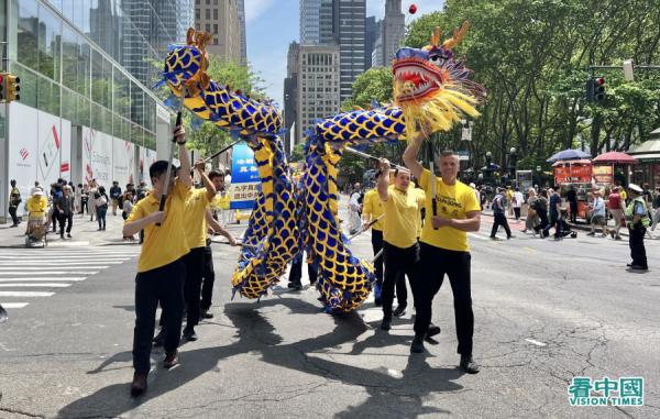美东时间2023年5月12日(五)大纽约地区五千多名法轮功学员,在纽约曼哈顿举办盛大游行(看中国摄影:柳笛)