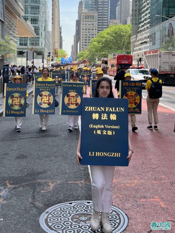 美东时间2023年5月12日(五)大纽约地区五千多名法轮功学员,在纽约曼哈顿举办盛大游行(看中国摄影:柳笛)