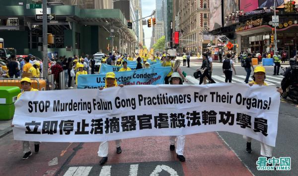 美东时间2023年5月12日(五)大纽约地区五千多名法轮功学员,在纽约曼哈顿举办盛大游行(看中国摄影:柳笛)
