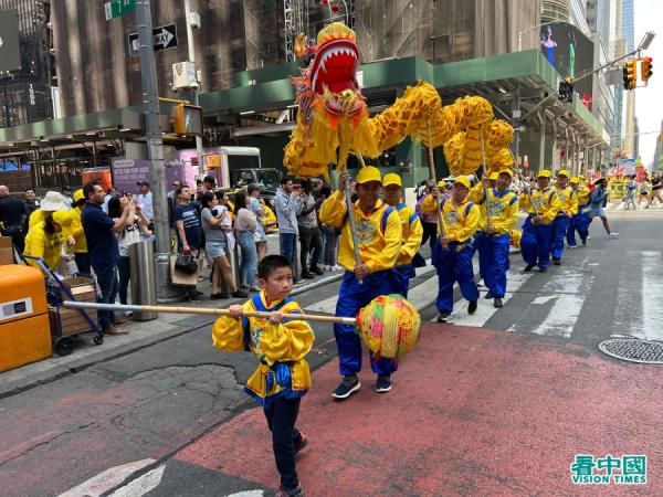 美东时间2023年5月12日(五)大纽约地区五千多名法轮功学员,在纽约曼哈顿举办盛大游行。(看中国摄影:柳笛)