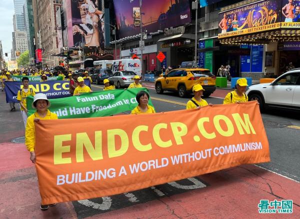 美东时间2023年5月12日(五)大纽约地区五千多名法轮功学员,在纽约曼哈顿举办盛大游行(看中国摄影:柳笛)