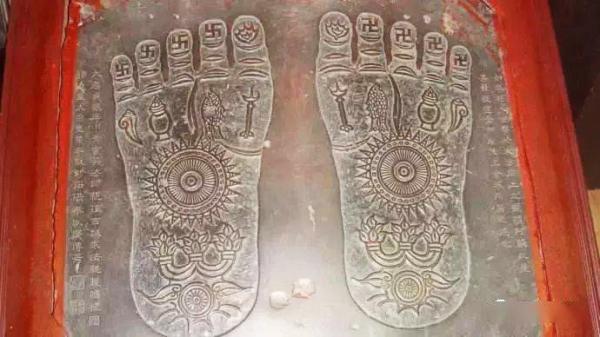 玄奘带回的佛足拓片。(公有领域)