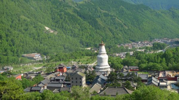 山西五台山大白塔(123RF)