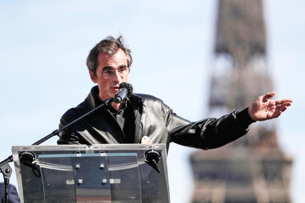 打败人工智能ChatGPT的哲学老师昂多文(LIONEL BONAVENTURE/AFP via Getty Images)