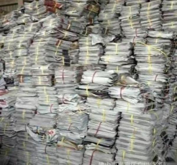 有网友爆料,党报党刊记者、编辑咬文嚼字编发出的报纸,被无情地抛弃。如不强制订阅,党报党刊倒闭关门。(图片来源:网络截图)