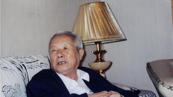 1989年，胡绩伟继续被罢免全国人大代表资格，此后一直是中共的打压对象。（图片来源：推特）