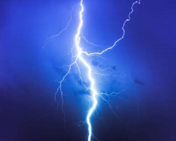 福州几个小时内闪电1797次。(图片来源:翻拍网图)