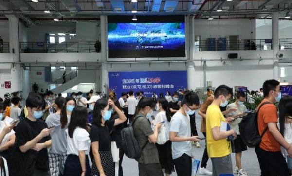 招聘会 (图片来源:网络图片)