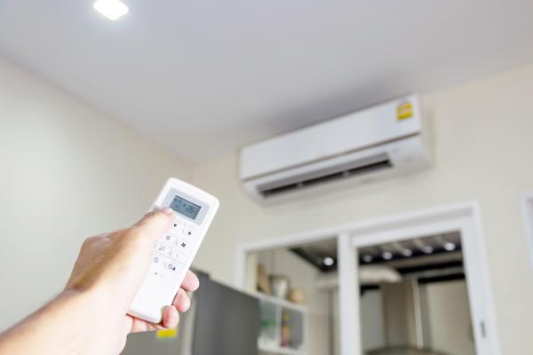 法国政府公布的新节能措施包括将空调限定在26摄氏度。(123RF)