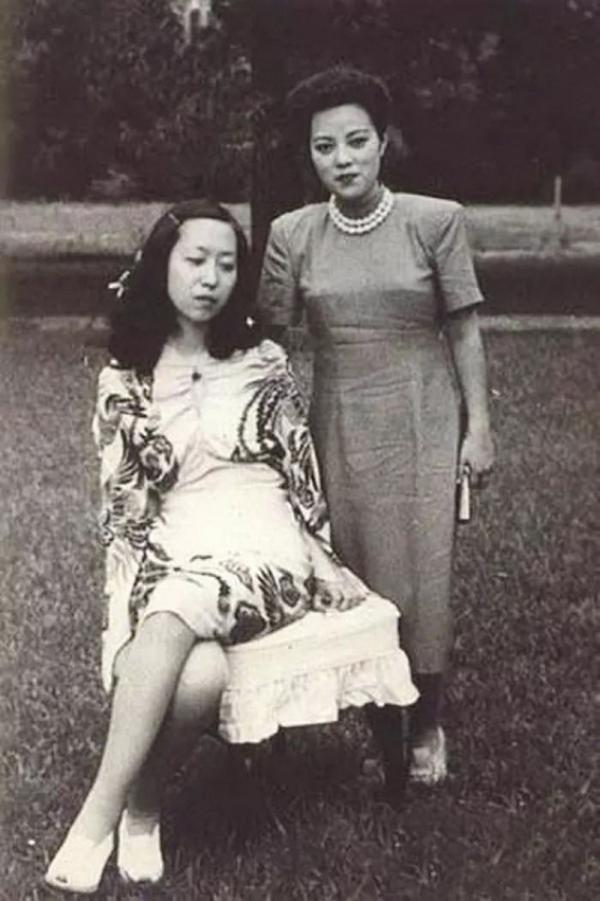 张爱玲和姑姑(维基百科)