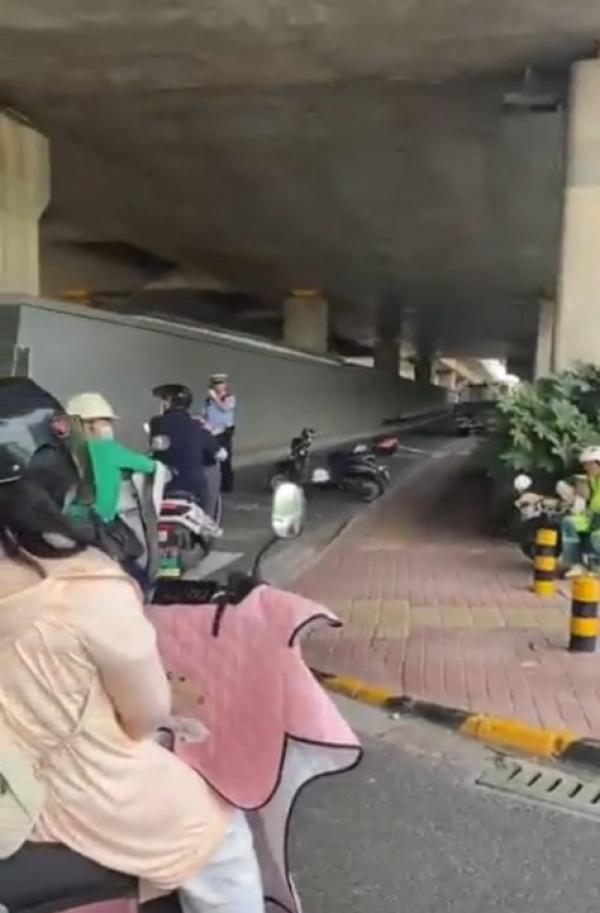 苏州一度交通管制小路也禁止通行。（图片来源：网路截图）