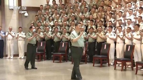 2023年7月6日,习近平视察中共东部战区机关。(图片来源:视频截图)