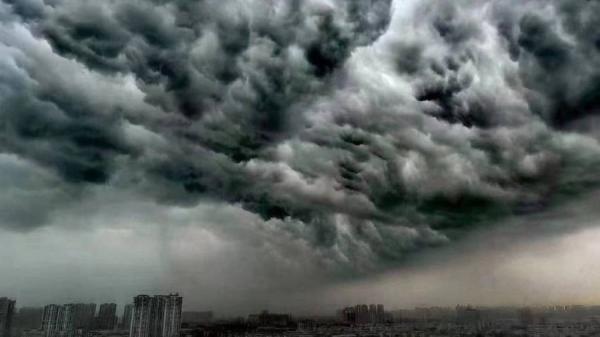 河南郑州、安阳现魔鬼云。(图片来源:微博)