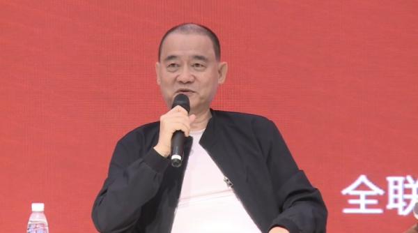 7月13日,亚投资本主席、原美林(亚太)有限公司主席刘二飞出席王巍的新书《并购的江湖》发布会。。(图片来源:网络)