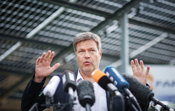 德国经济部长哈贝克(RONNY HARTMANN/AFP via Getty Images)