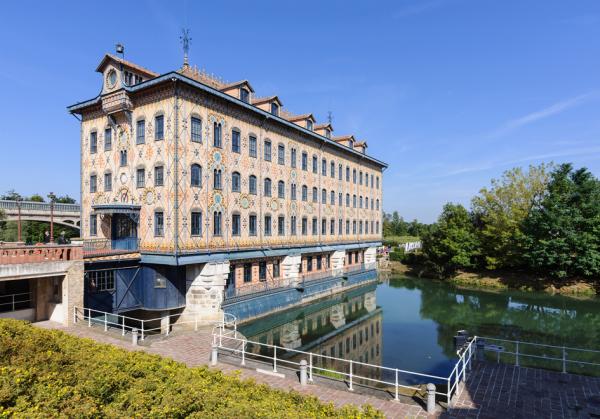 位于77省努瓦谢勒市的旧时梅尼尔巧克力工厂(Myrabella / Wikimedia Commons / CC BY-SA 3.0)