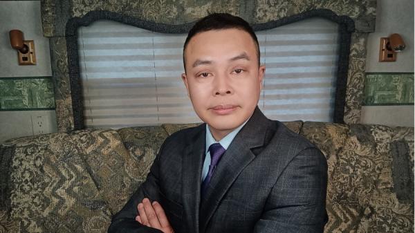 调查铁链女的中国记者赵兰健 (赵兰健提供)