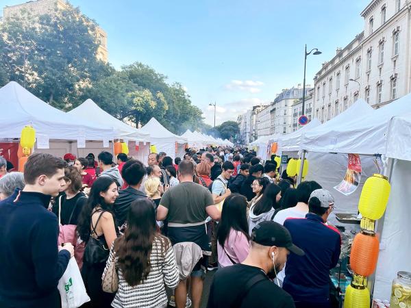 9月30日,法国美丽城联合商会在巴黎美丽城街区举办了第二届中秋美食节活动。