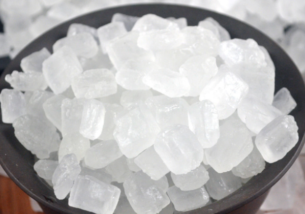 冰糖能清火,还可以润我们的肺,清除肺热。(图片来源:网路截图)