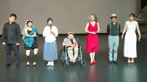 “混障综艺团”的表演凝聚了国泰员工的向心力,激发内在潜力。(摄影:哲君/看中国)