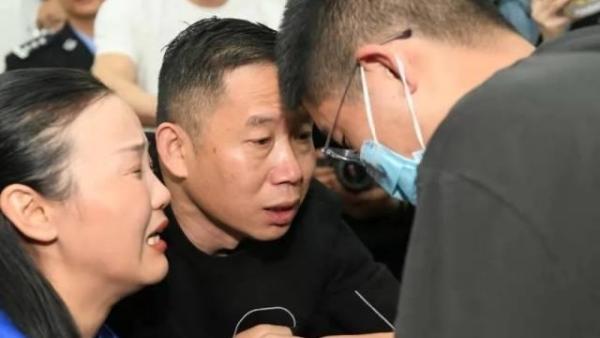 被拐儿童与父母 (图片来源:网络图片)