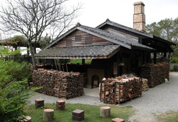 华陶窑登窑及相思木柴。