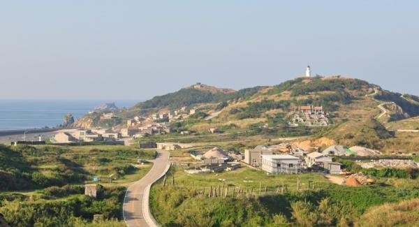 东莒岛灯塔及其周围景观。