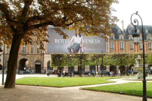 巴黎孚日广场的广告牌(Paysages de France)