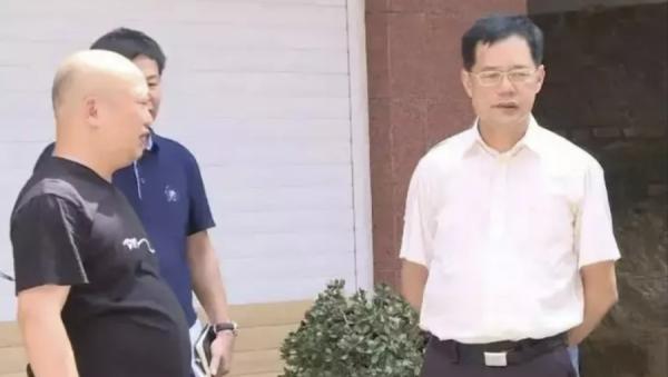 11月13日泉州一起离奇意外事件刷爆网络。据指,福建泉州市一区长在餐厅落水身亡。