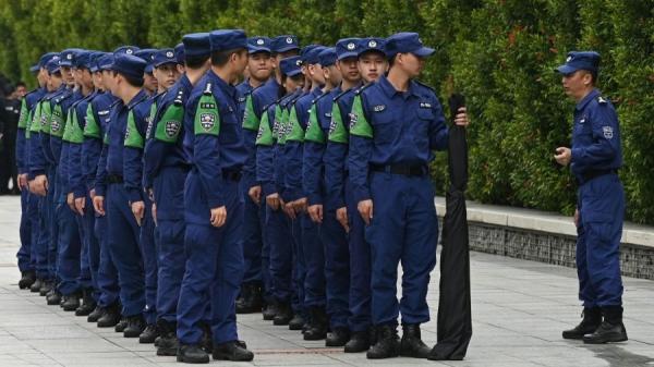 近期广东、山东等地公安局通过裁撤、合并的方式,减少当地派出所数量。(图片来源:Getty Images)