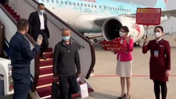 去年10月,浙江丽水书记胡海峰随赴京浙江代表团。(图片来源:视频截图)