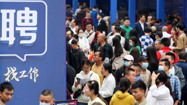 中国大学毕业生在就业困境中寻求生存之路。(图片来源:Getty Images)