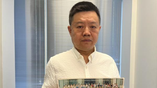 前沈阳陆军总院实习医生郑治。 (看中国摄影)