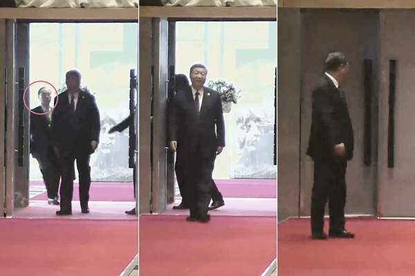 8月23日,南非金砖峰会第二天,习近平的随身翻译员,被现场维安人员强行拦住挡在门外,当时习近平多次回头、甚至一度停下脚步,最终仍单独进入会场。