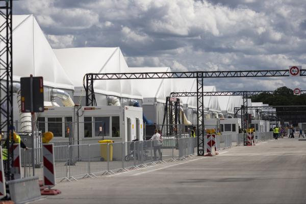 位于柏林的难民临时避难所(Maja Hitij/Getty Images)