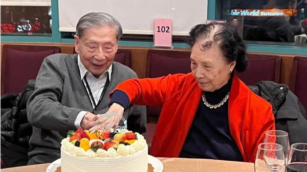 近日传出中国经济学家茅于轼抵达“自由之地”引发外界关注。(图片来源:X平台/蔡慎坤)