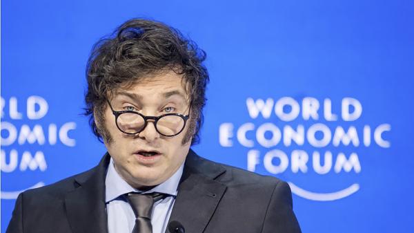 1月17日,阿根廷新任总统米莱在达沃斯论坛上发言,呼吁抛弃社会主义。(Getty Images)