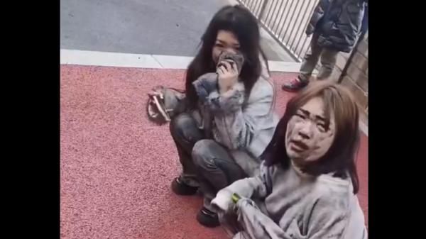 江西新余1月24日火灾中逃出来的学生。(图片来源:视频截图)