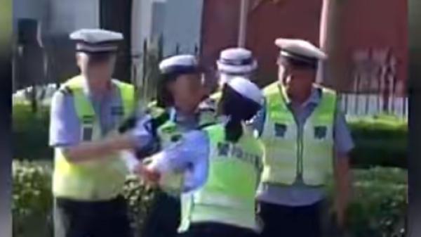 交警 (图片来源:视频截图)