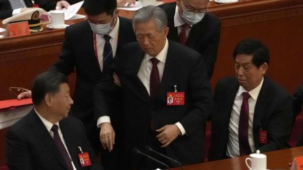 不管胡锦涛对体制内改革抱有再大的理想，又还能对习近平说什么呢？