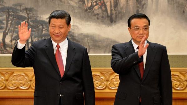 关于习李相争问题,还可以从李克强尚是总理时的军权说起,图为2012年的习李合照。