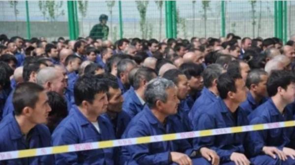 新疆集中营 (图片来源:网络图片)