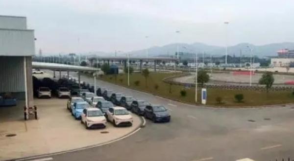 2月销量数据发布，哪吒汽车南宁工厂停产。    图片来源：网络截图）