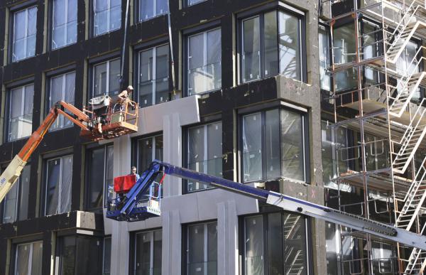 德国柏林一栋新住宅和办公楼的建筑工地(Sean Gallup/Getty Images)