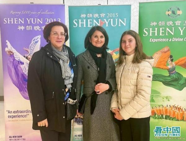 Morisse女士（中）及女儿（右）（摄影：看中国法国记者站）