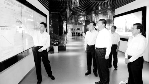 2015年习近平在贵州称“我听懂了,贵州发展大数据确实有道理”(图片来源:网络截图)