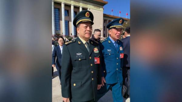 有重大立功表现的徐忠波今年两会期间再次露面，面对记者“平安了吗”等问题，仅以“谢谢”回应（图片来源：网络截图）