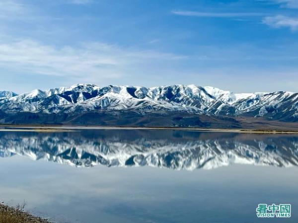 是水平如镜的盐湖