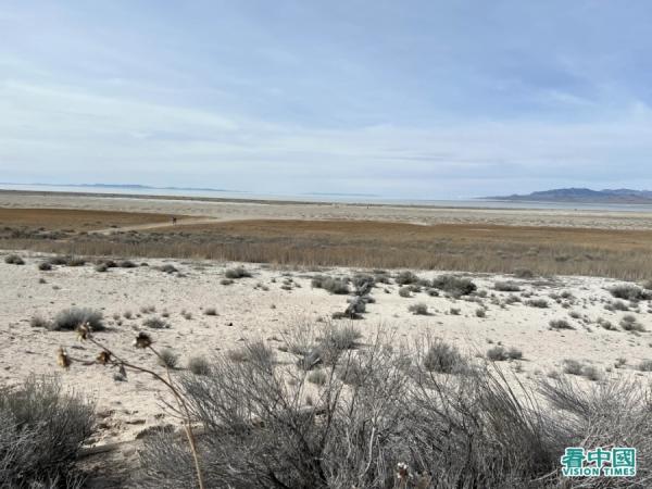 从原本的沙岸到现在的水边竟然那么远!