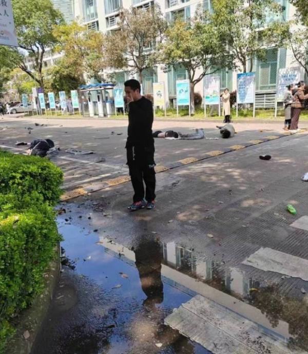 至少3人躺在地上。（图片来源：网路截图）